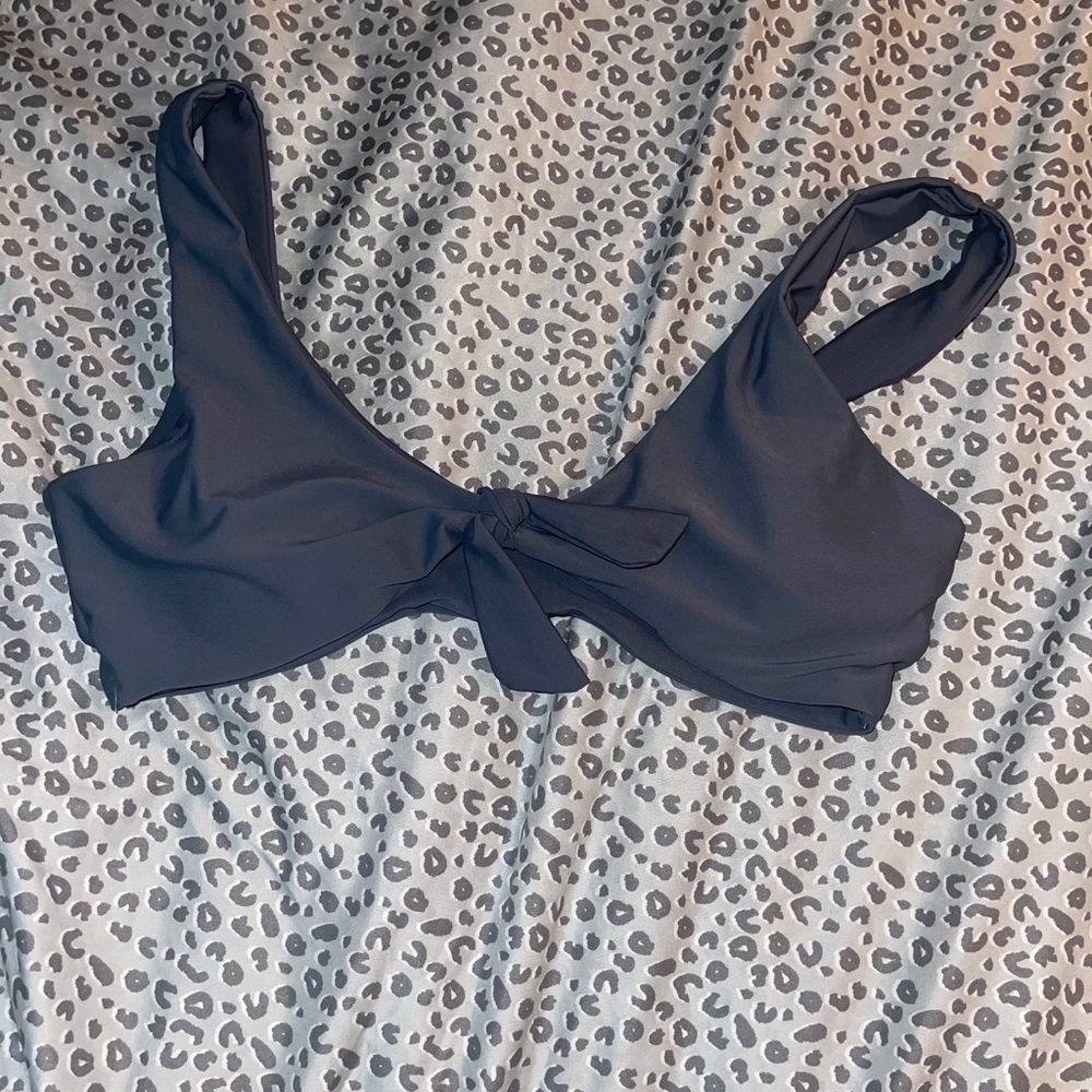 Blue bikini top nodded in front